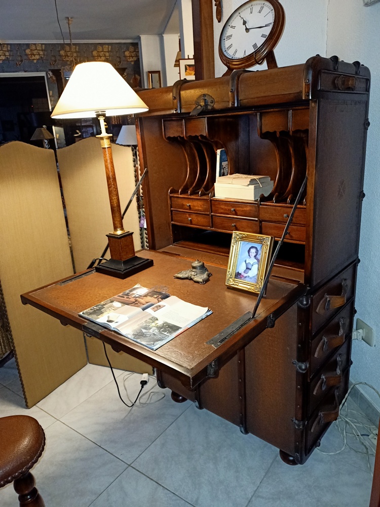 Mueble escritorio de viaje