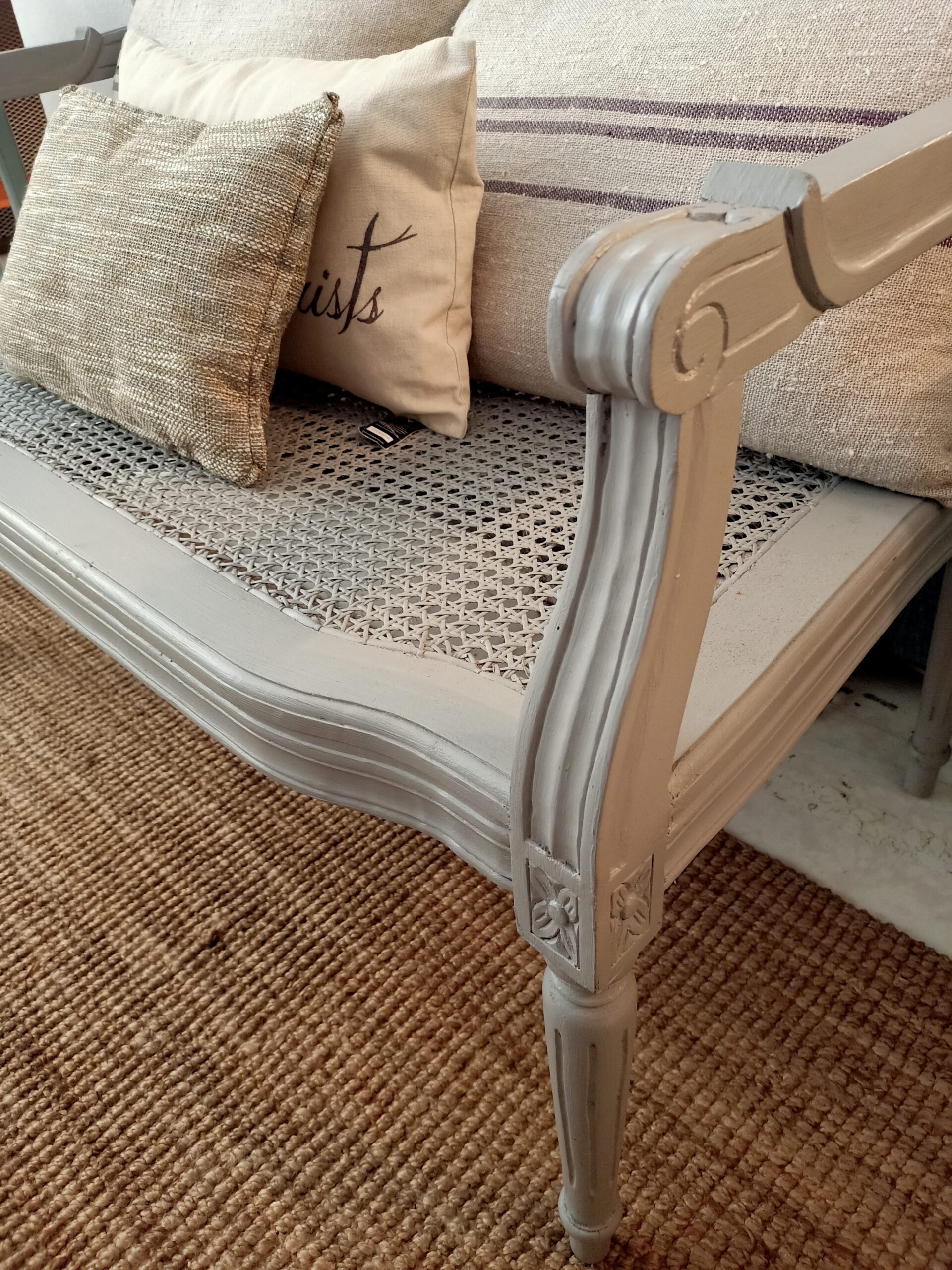 Banco madera y rejilla gris - Imagen 2