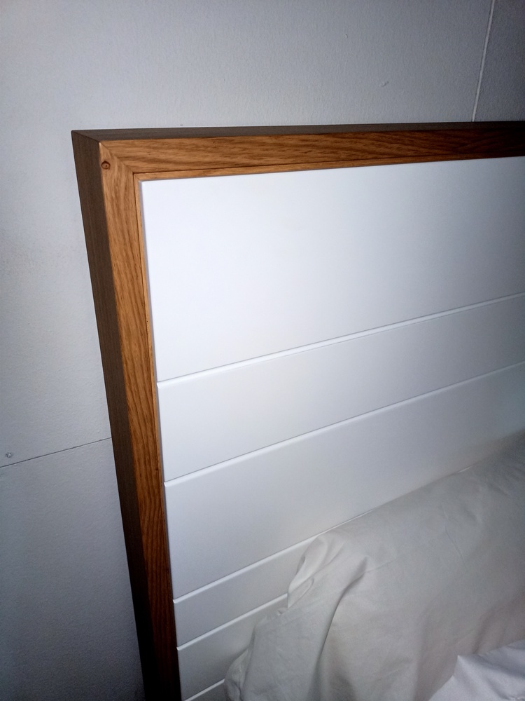 Dormitorio con cama en roble y laca - Imagen 2