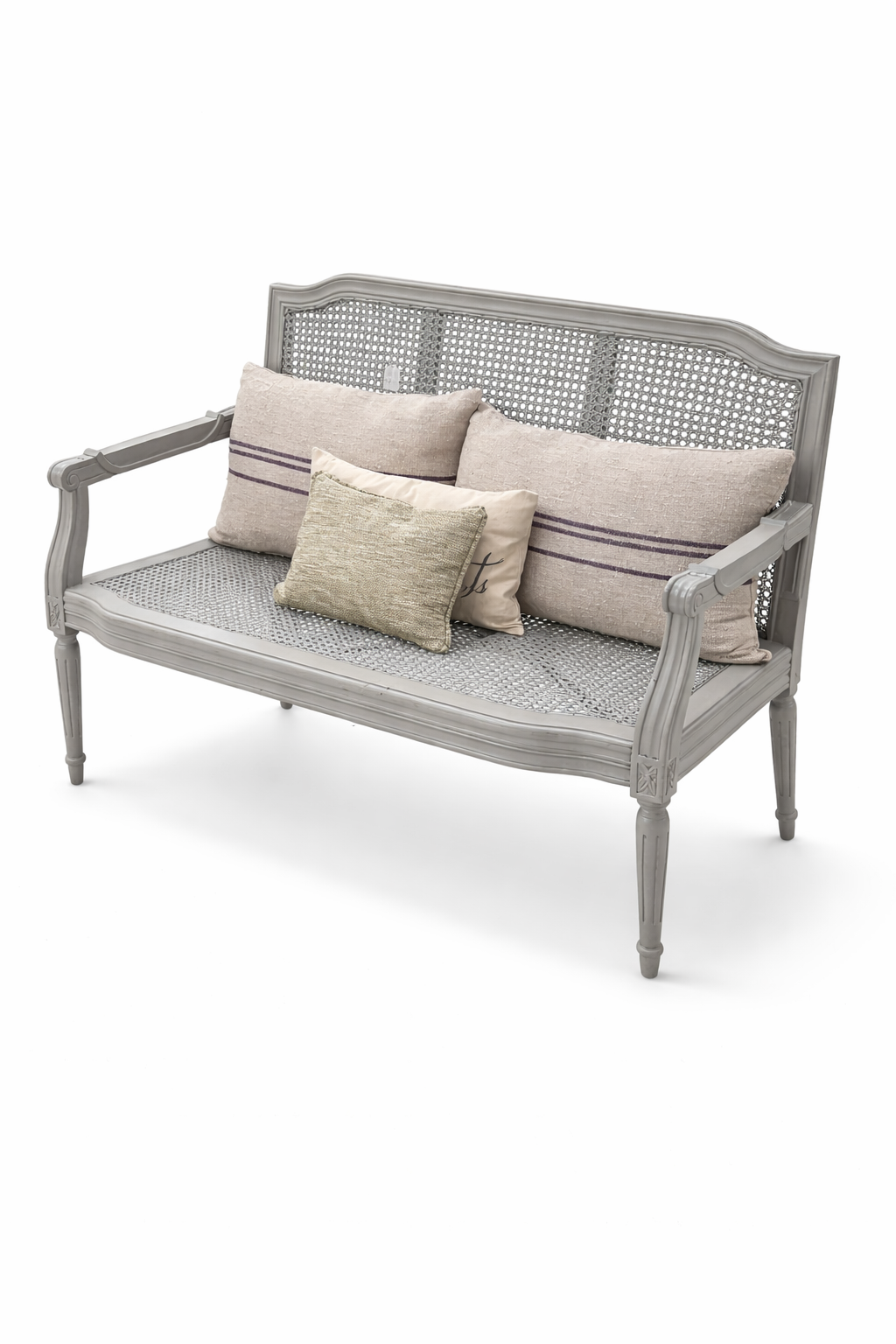 Banco madera y rejilla gris